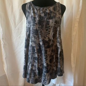 Under Armour - Athletic top - Large